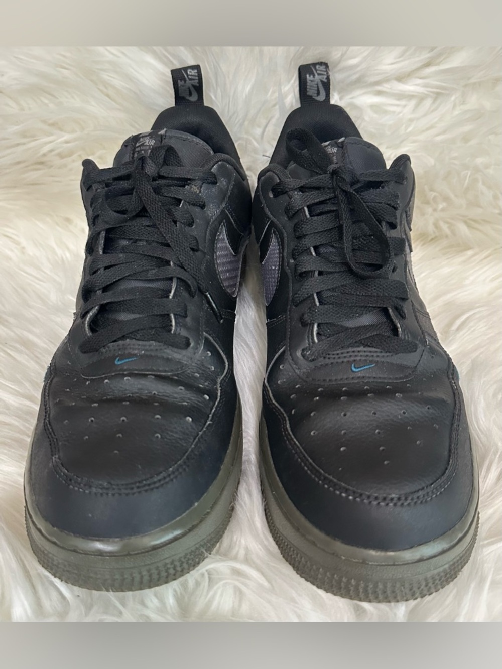 Nike Men’s Black Sneakers with Subtle Blue Accents